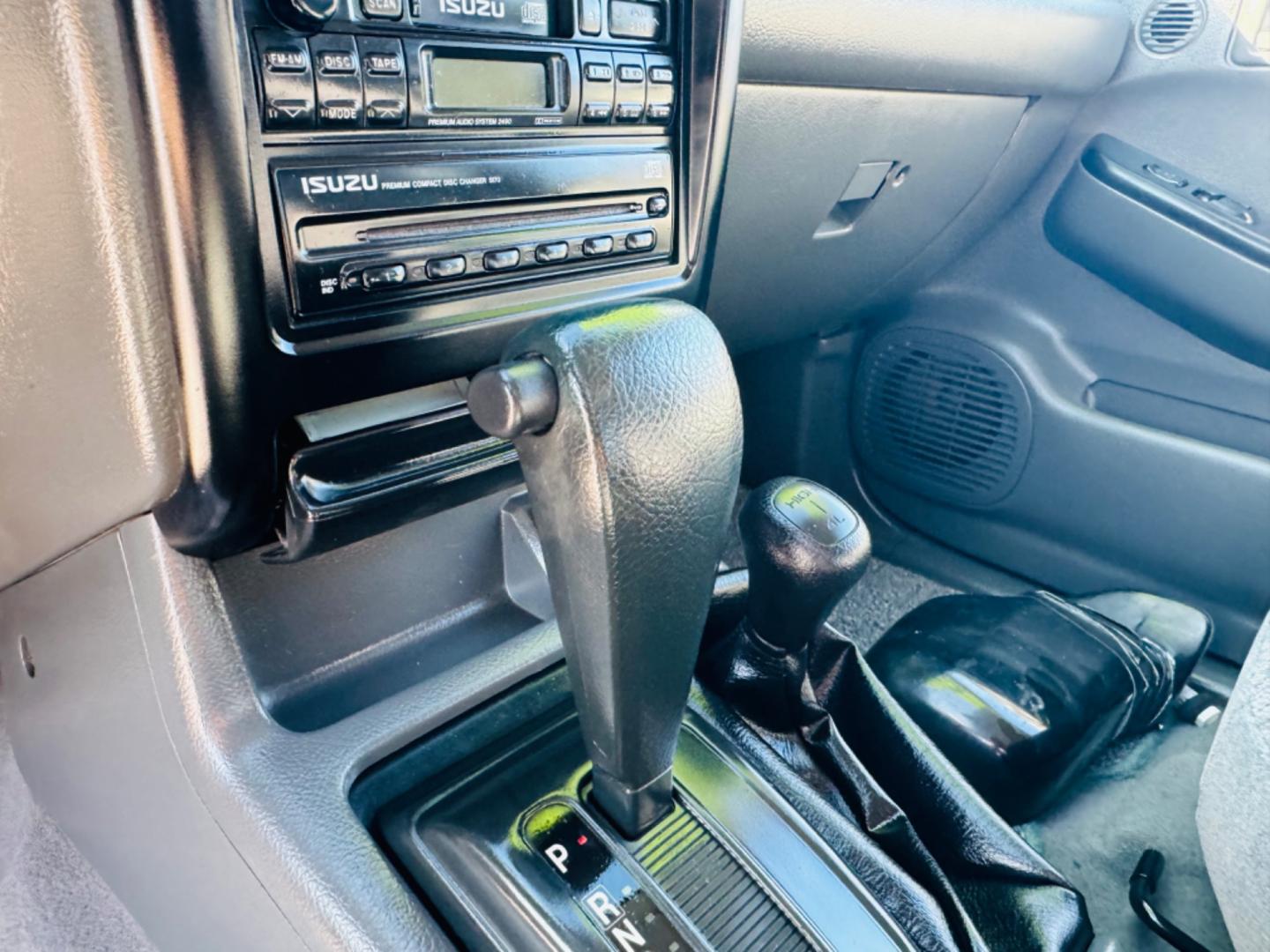 2000 Red Isuzu Rodeo LS , located at 2190 Hwy 95, Bullhead City, AZ, 86442, (928) 704-0060, 0.000000, 0.000000 - 2000 Isuzu rodeo LS. Automatic 4 wheel drive . Only 114k original miles v6. Brand new tires . Lots of upgrades . We finance - Photo#8